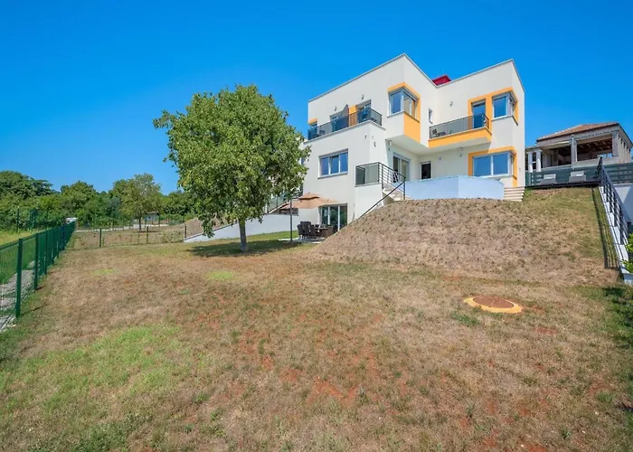 Magnolia By Interhome Pula