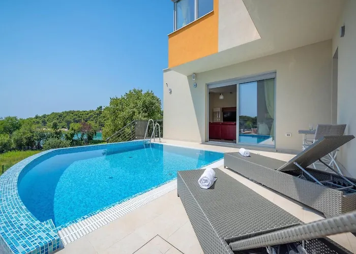 Magnolia By Interhome Pula