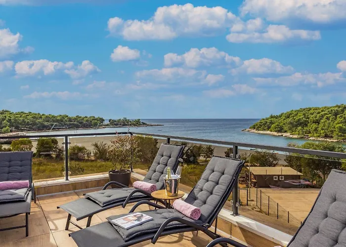 Magnolia By Interhome Pula